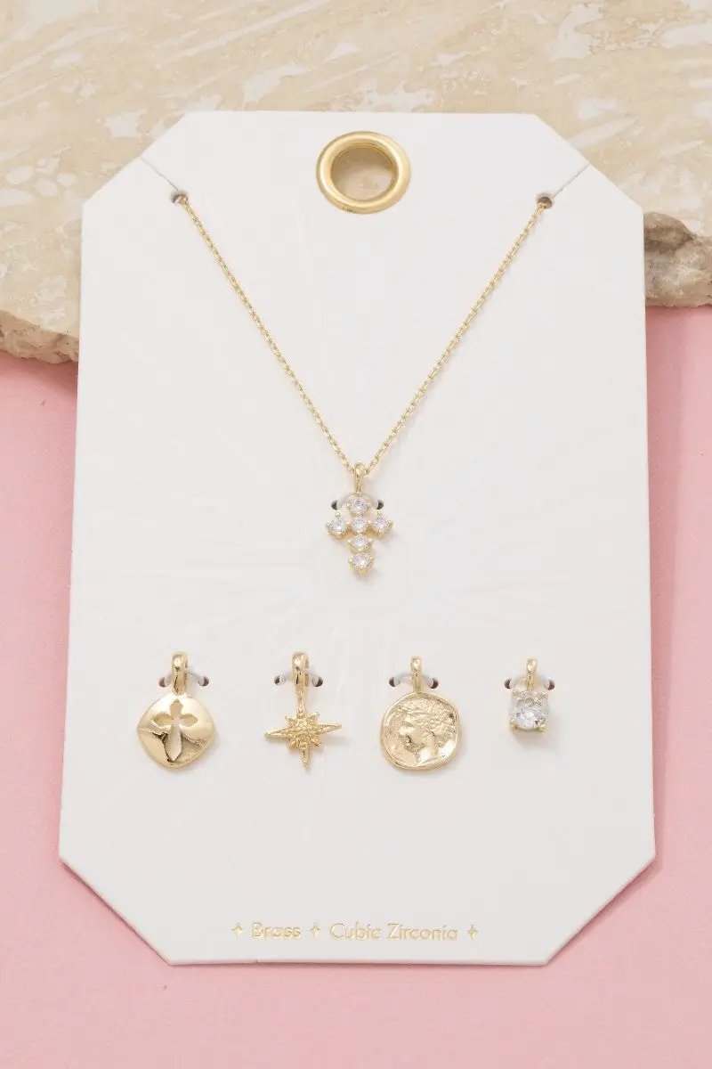 Set de 5 Collares con Dijes Variados - Estilo Elegante by Fame Accessories