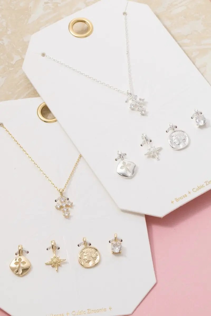 Set de 5 Collares con Dijes Variados - Estilo Elegante by Fame Accessories