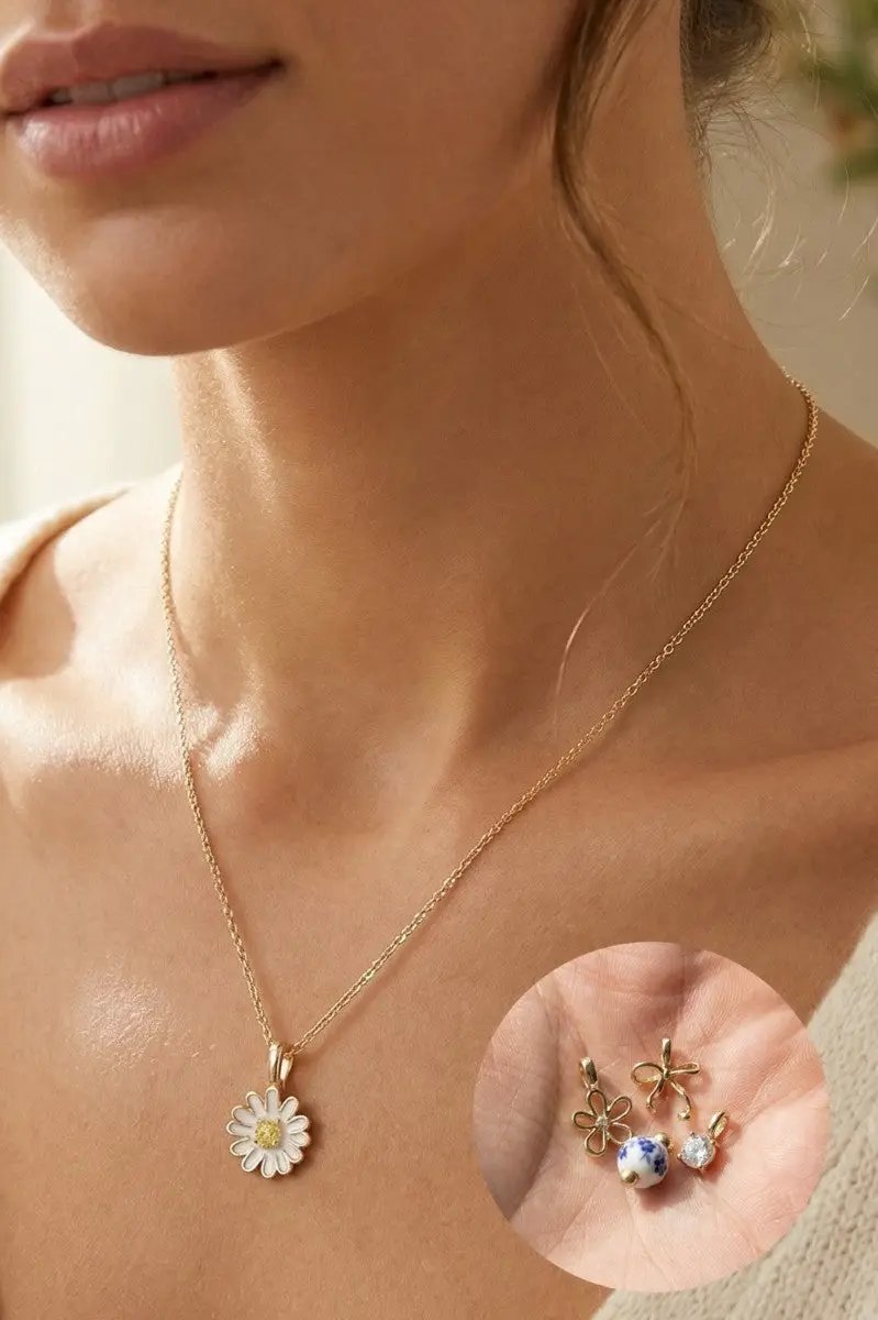 Collar con Colgante de Flores y Lazos con Circonitas by Fame Accessories