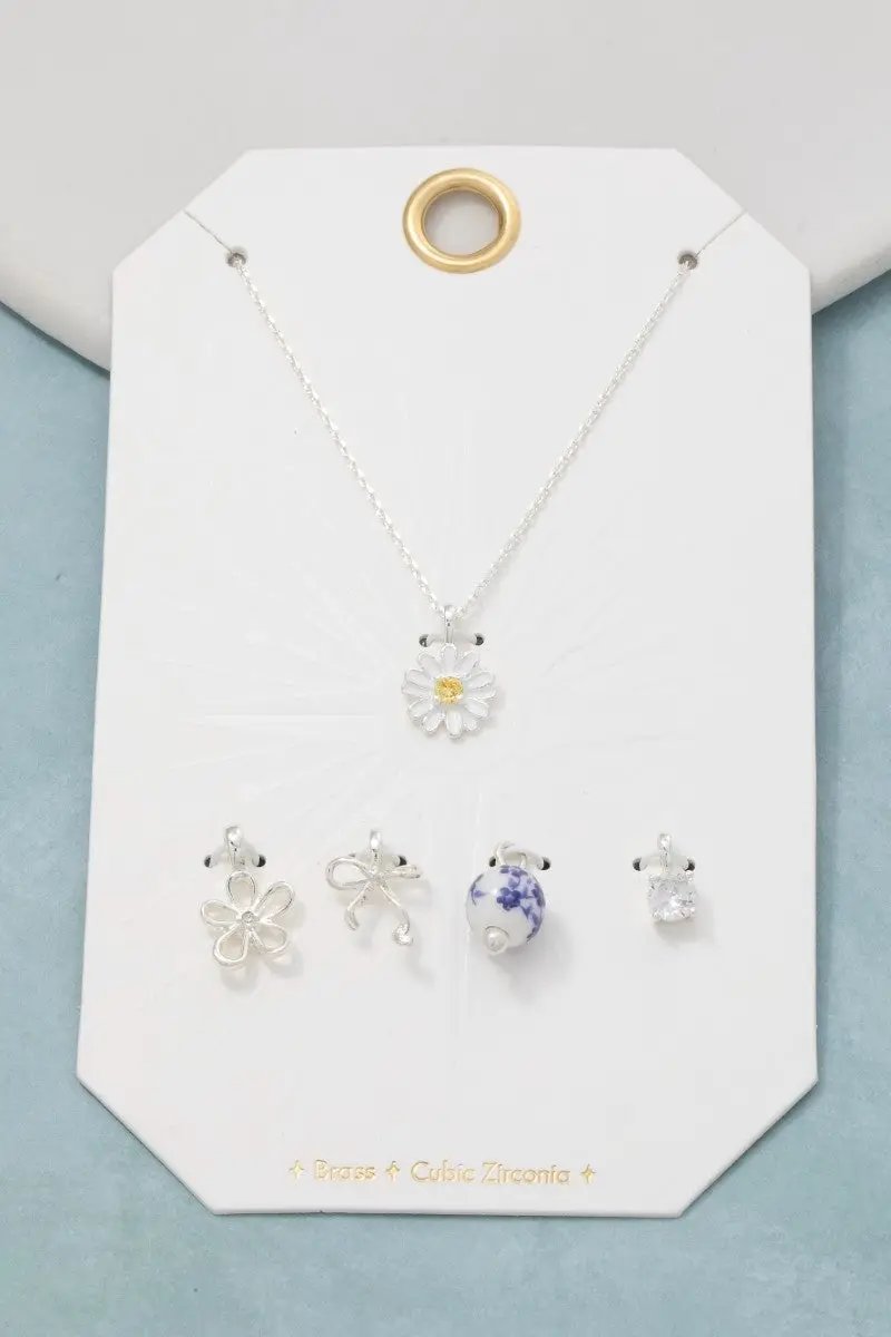 Collar con Colgante de Flores y Lazos con Circonitas by Fame Accessories