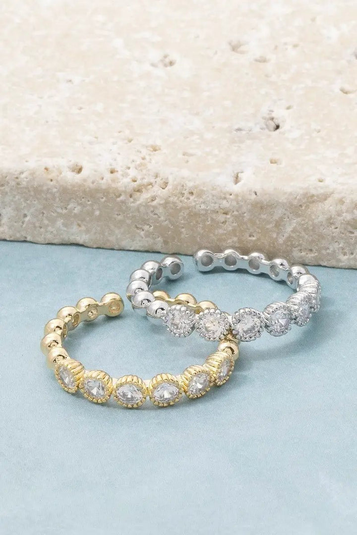 Anillo Ajustable de Plata Bañado en Oro con Circonitas Pave by Fame Accessories