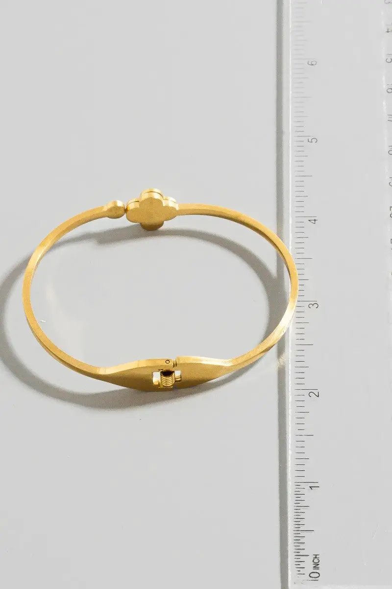 Brazalete Abierto de Acero Inoxidable con Trébol by Fame Accessories