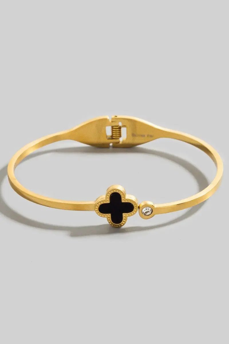 Brazalete Abierto de Acero Inoxidable con Trébol by Fame Accessories