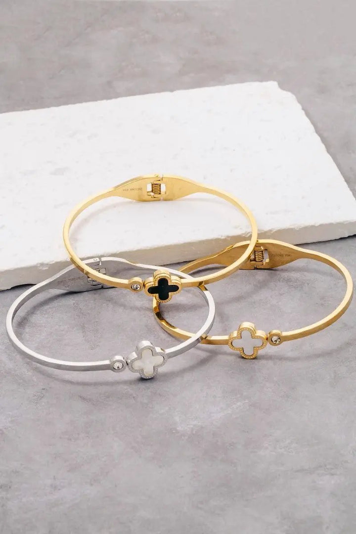 Brazalete Abierto de Acero Inoxidable con Trébol by Fame Accessories
