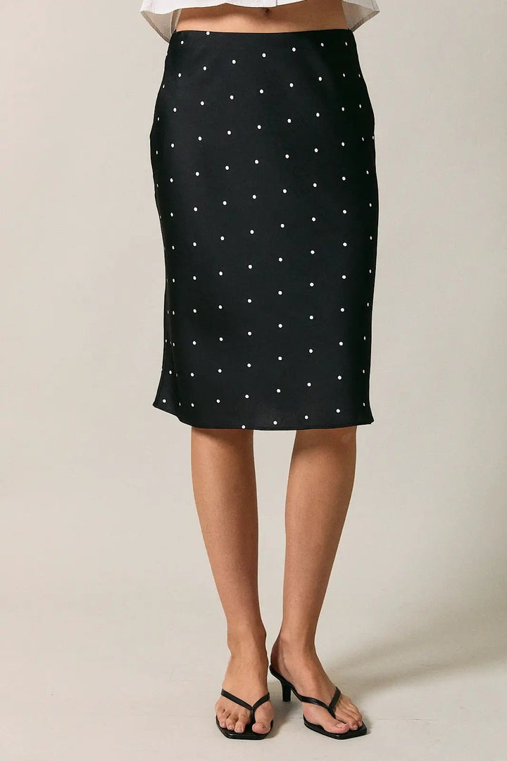 Sunday Edition by Le Lis Falda al sesgo de satén con lunares hasta la rodilla - Skirts