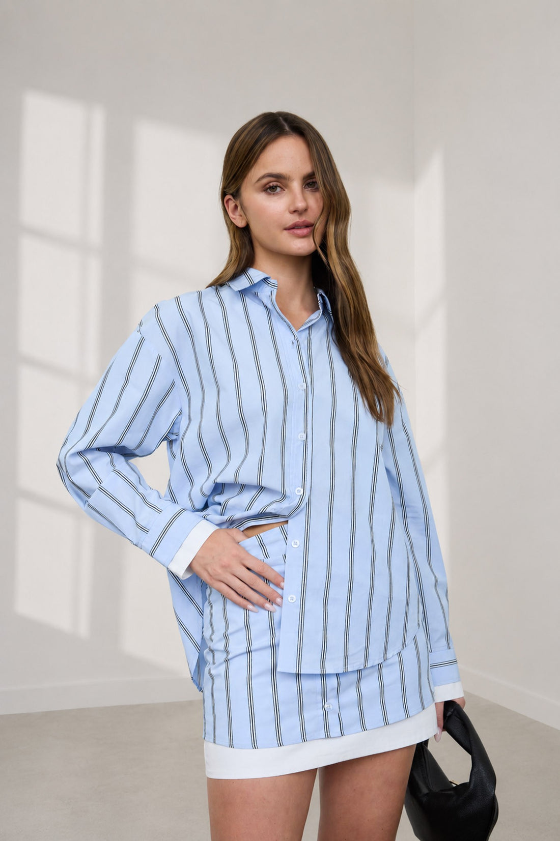 Camisa de Rayas Verticales con Puños en Contraste - Estilo Boutique