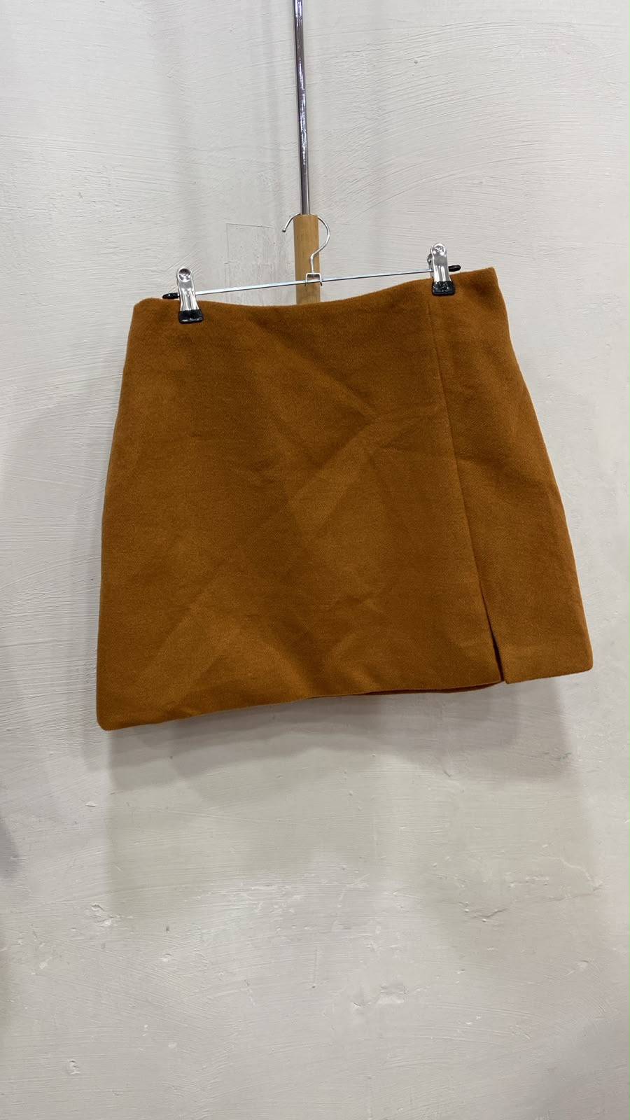 Minifalda Marrón con Detalle Asimétrico - Estilo Boutique