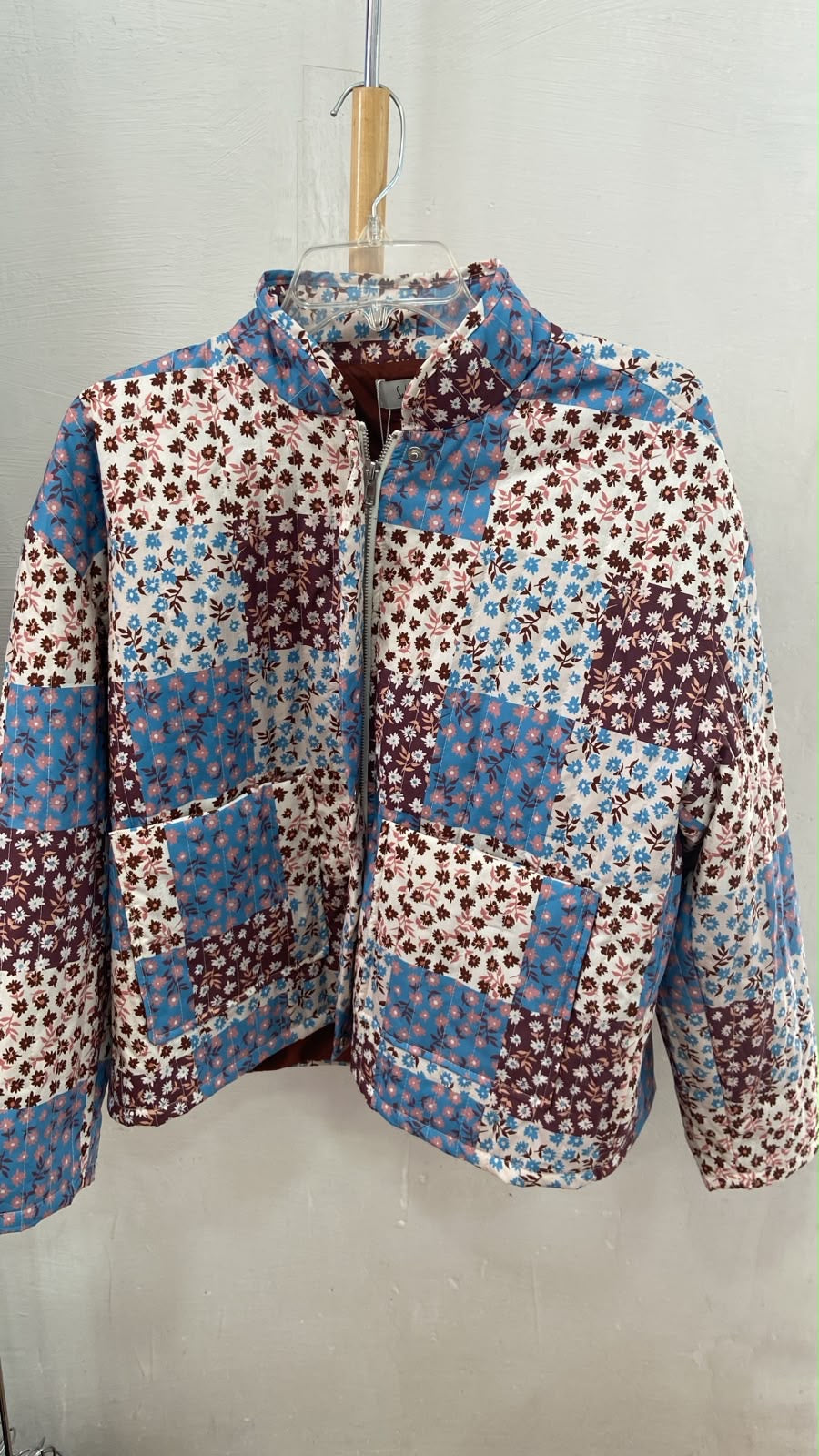 Chaqueta Boutique de Flores Azules con Bolsillos
