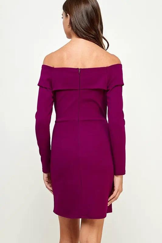 VESTIDO CORTO MORADO VINO HOMBRO CAIDO MANGA LARGA by Yanet Collection