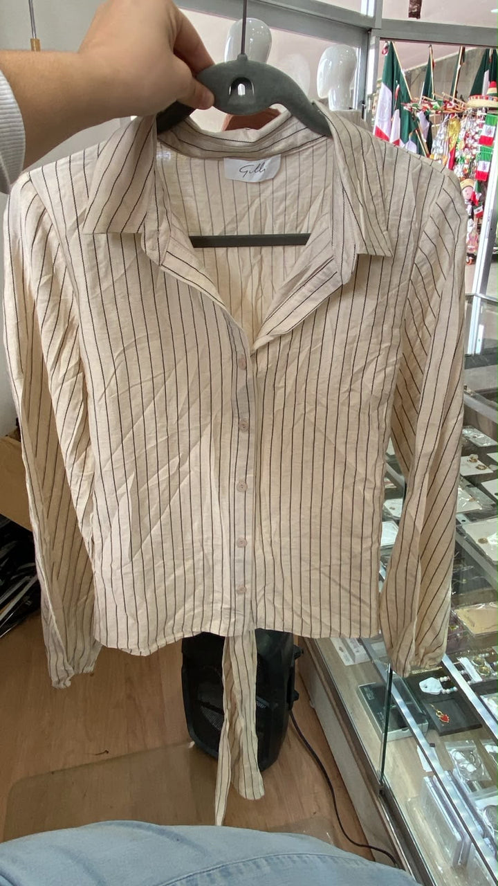 Blusa Beige de Rayas con Lazado y Mangas Largas - Estilo Boutique
