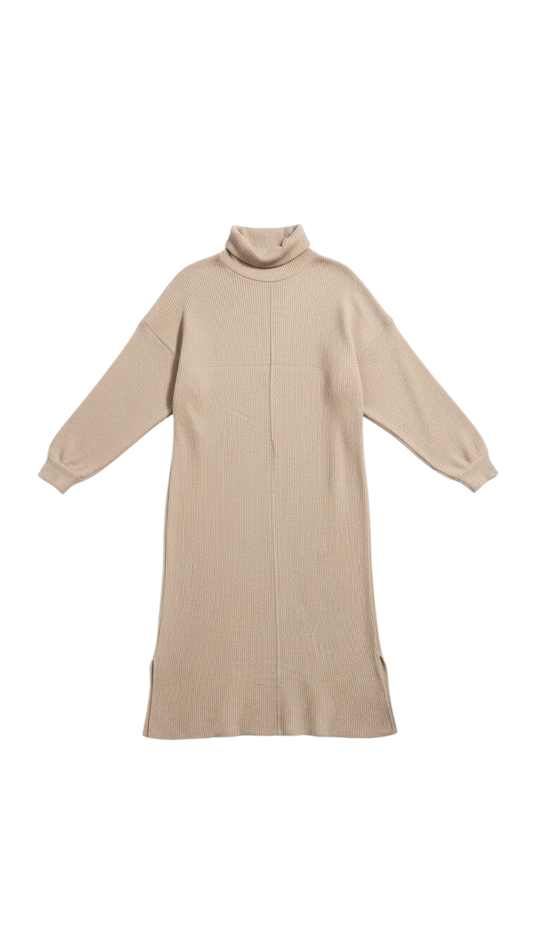 Vestido Midi Beige de Cuello Alto y Aberturas Laterales