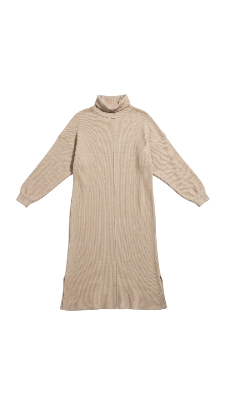 Vestido Midi Beige de Cuello Alto y Aberturas Laterales