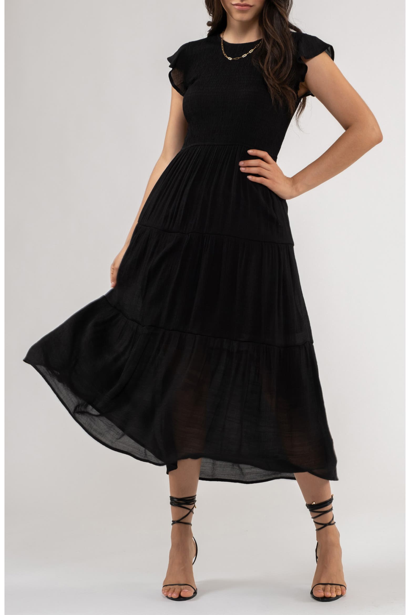 Vestido Midi Negro Mujer Con Mangas Cortas Y Volantes Cuerpo Smocked Escote Redondo Falda Escalonada