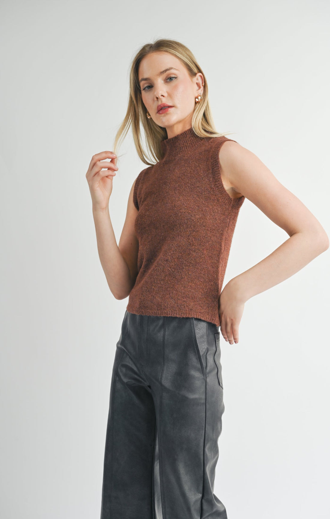 Top de Punto sin Mangas con Cuello Alto - Estilo Boutique