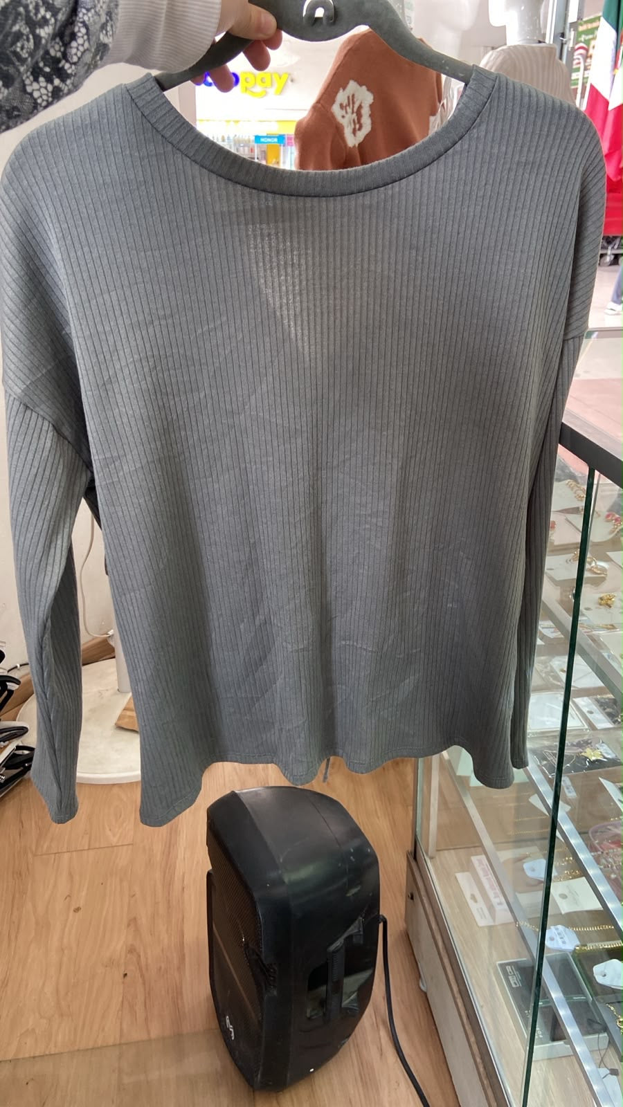 Top de Punto Acanalado Gris con Escote Bardot - Estilo Boutique