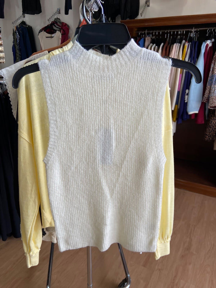 Suéter Sin Mangas Cuello Alto Crema - Textura Acanalada Boutique