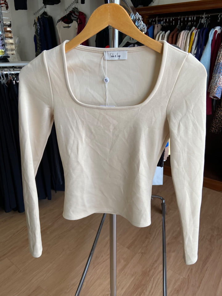 Blusa de Manga Larga con Escote Cuadrado y Textura Artesanal - Estilo Boutique