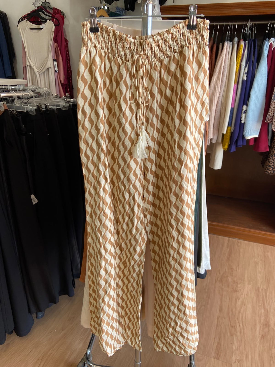 Pantalones Wide-Leg Geométricos en Beige con Borlas - Estilo Boutique