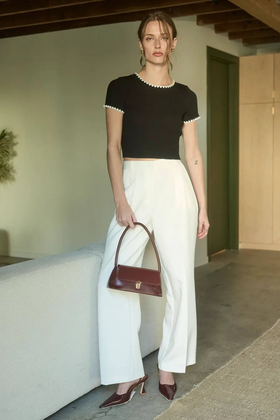 Blusa Top Negro de Punto Contraste Cuello Blanco by Yanet Collective