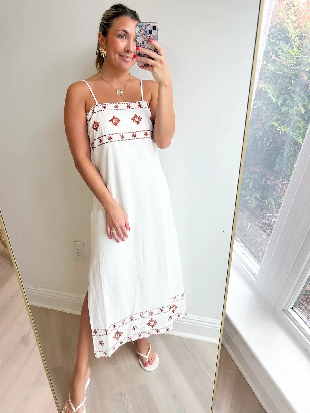 Cafes Vestido Blanco Con Flores Colección Seda Edición Limitada Para Momentos Exclusivos by Yanet Collective
