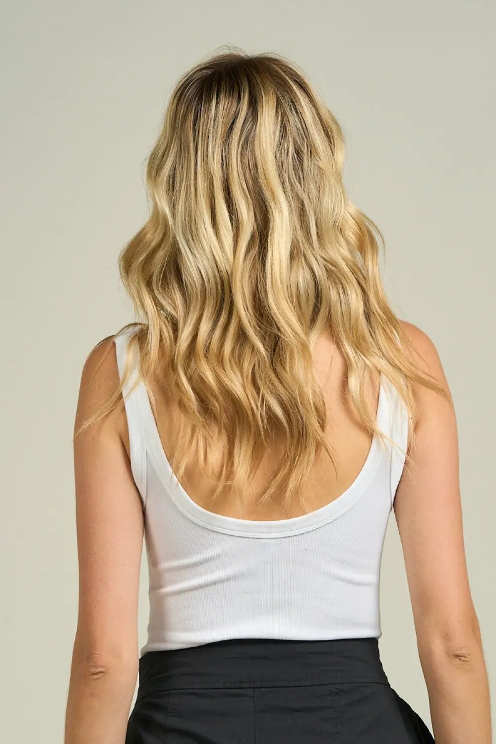 ANWND Body sin mangas color beige con cuello redondo - Body