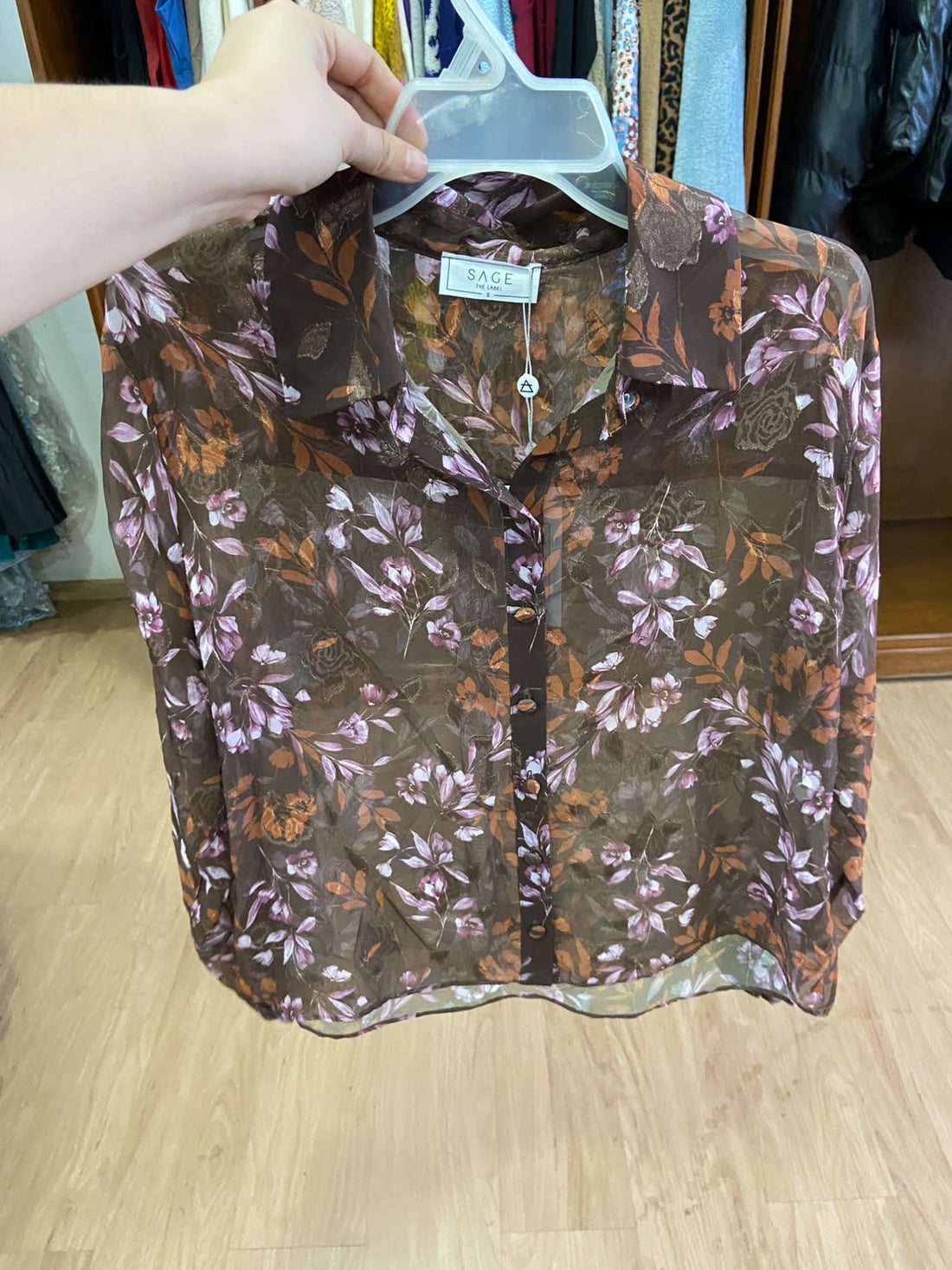 Blusa Boutique Floral en Tonos Tierra con Botones