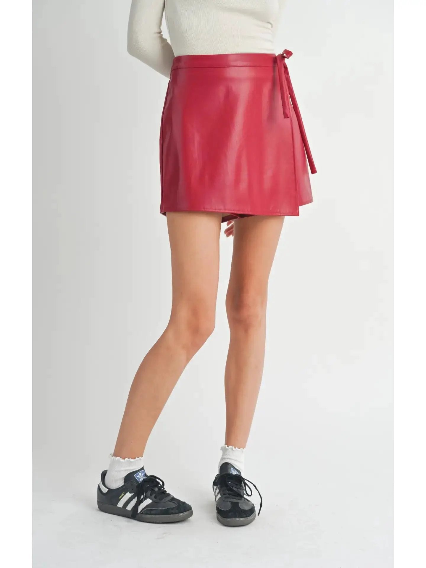 Falda roja vinipiel skort short-falda by Yanet Collective