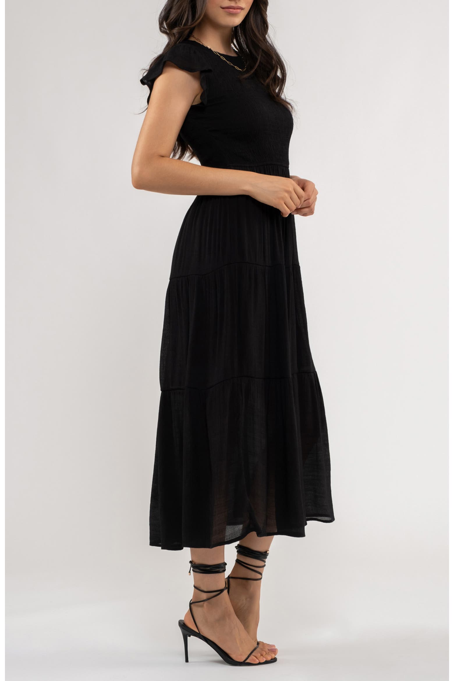 Vestido Midi Negro Mujer Con Mangas Cortas Y Volantes Cuerpo Smocked Escote Redondo Falda Escalonada