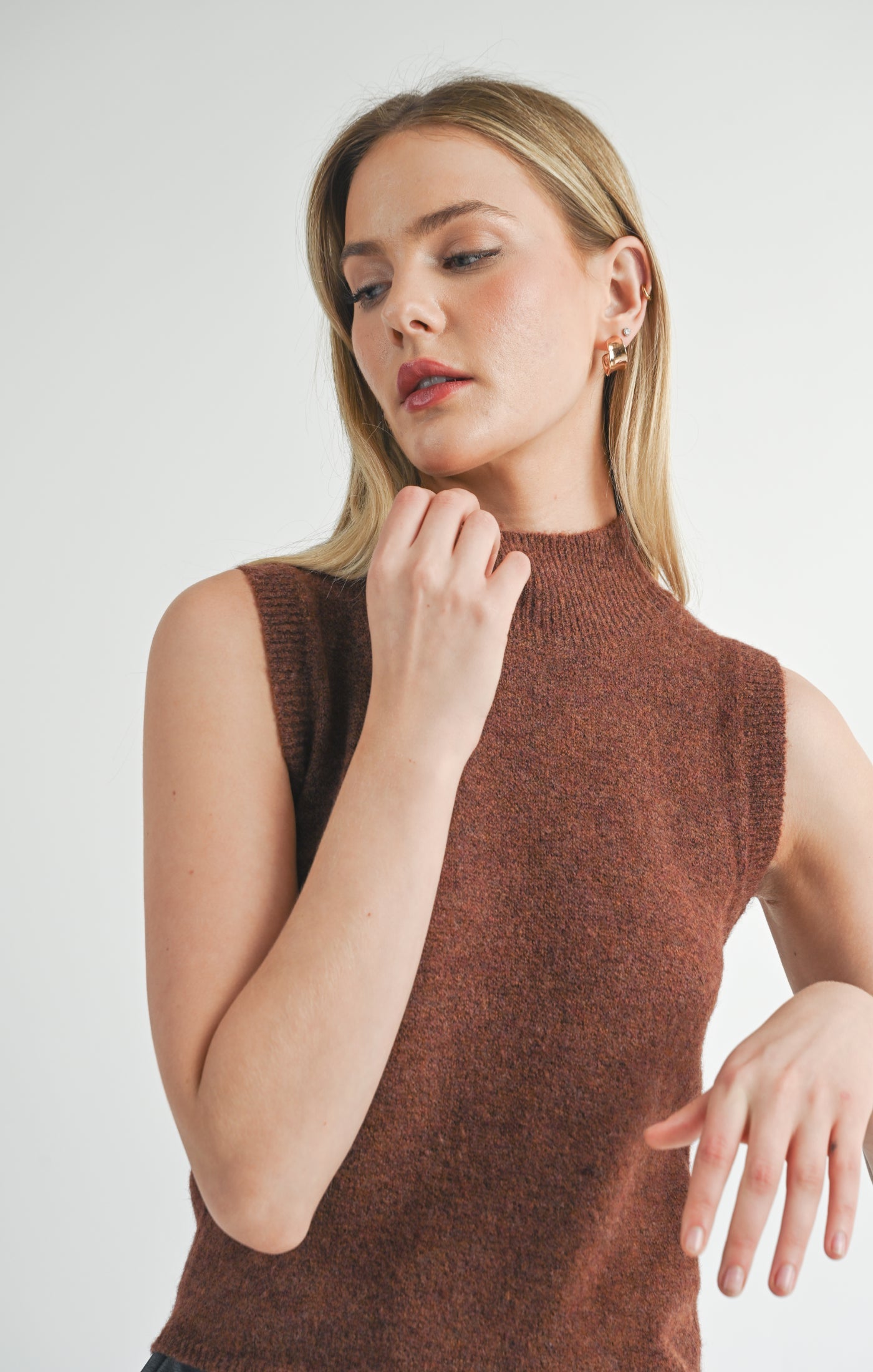 Top de Punto sin Mangas con Cuello Alto - Estilo Boutique