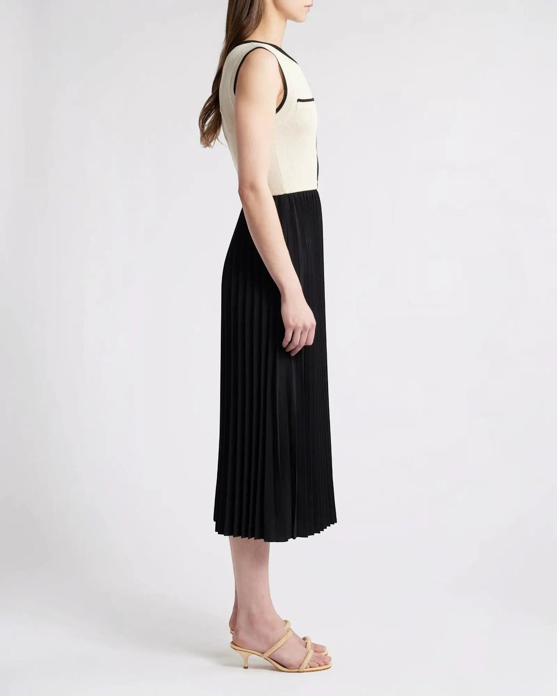 Vestido Midi Tejido Blanco Negro Con Falda Tabla Colección Lujo Exclusiva Minimalista De Silueta Recta by Yanet Collective