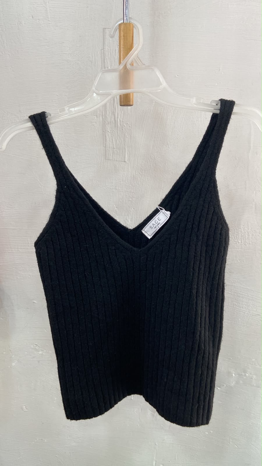 Top de Punto Acanalado Negro con Escote en V - Estilo Boutique