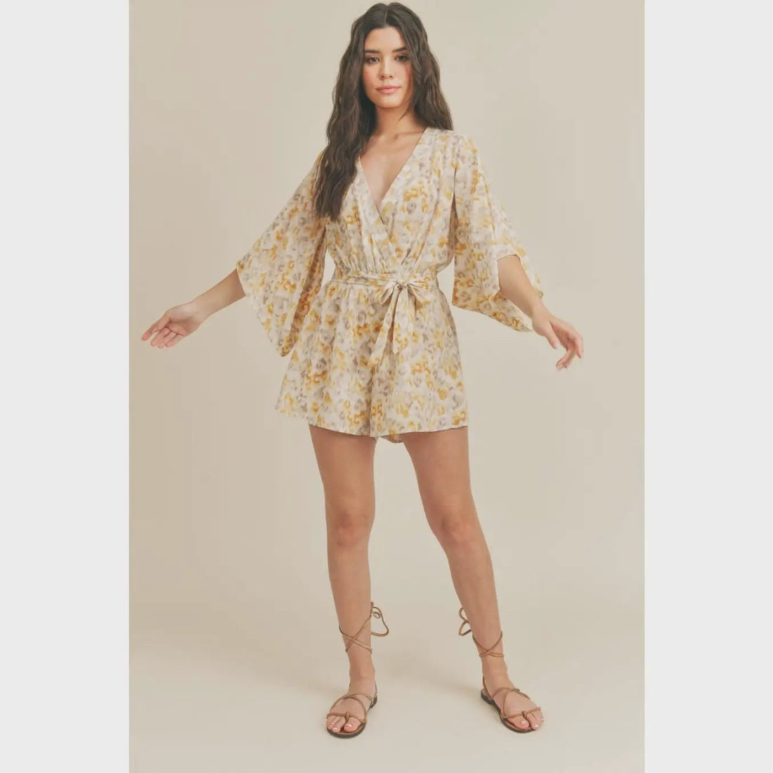 Romper beige y amarillo veranp by Yanet Collective