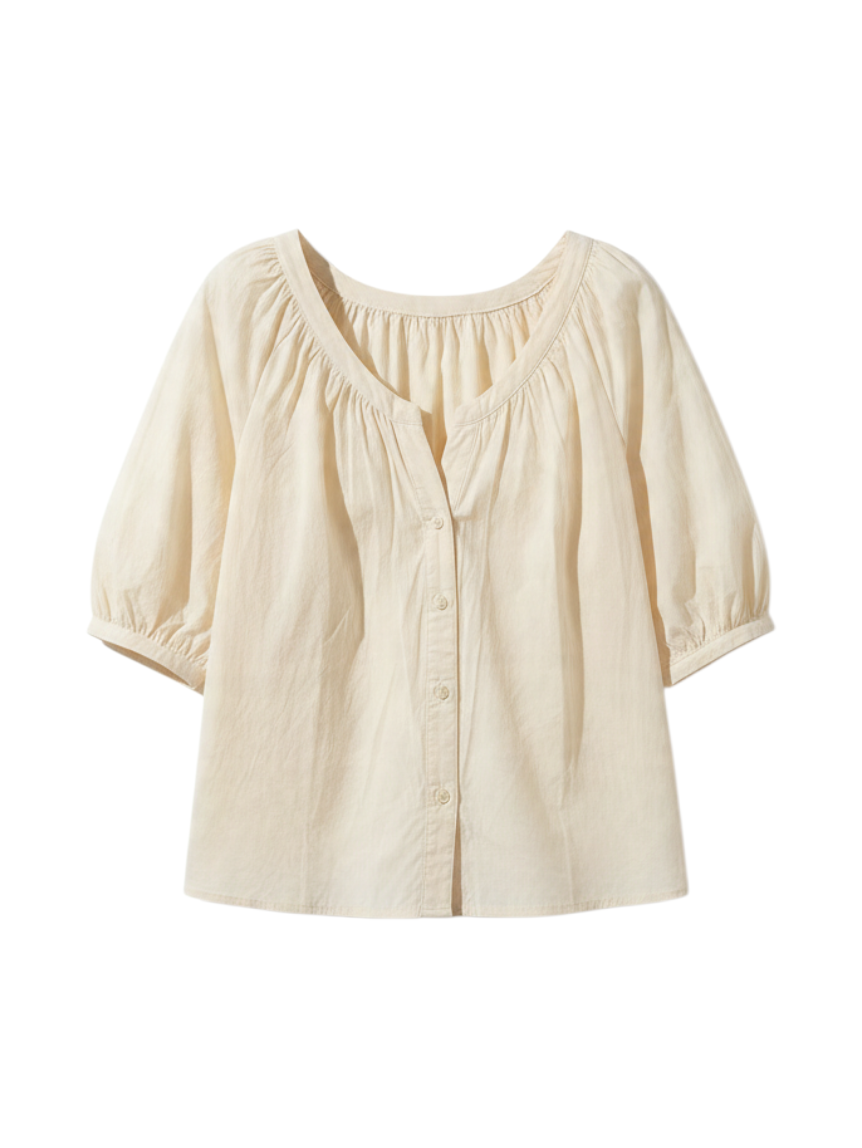 Blusa Yanet Collective color crema con botones frontales, mangas cortas y delicados pliegues en tejido suave