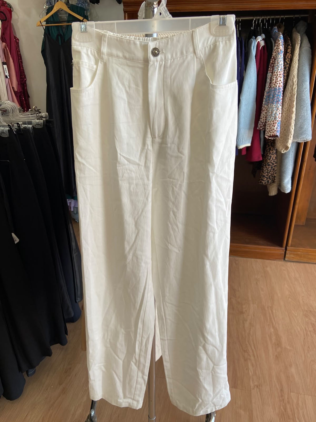 Pantalones Relaxed Fit en Crema con Bolsillos Laterales - Estilo Boutique