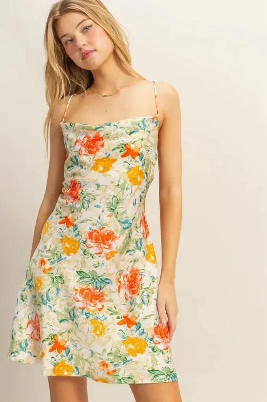 Vestido Satén Floral Ajustado con Cuello Drapeado para Mujer - Estilo y Elegancia by SKEMO