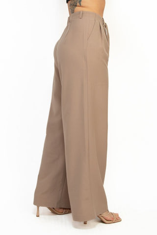 Pantalón pierna ancha café con Cinturón – Tiro Medio, Largo Completo – Mujer