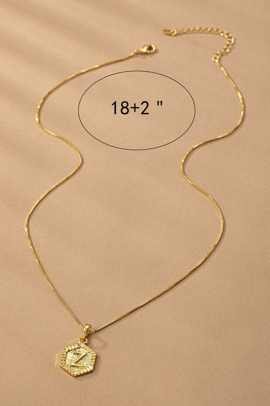 Collar con Dije de Inicial Hexagonal en Oro - Colección Boutique
