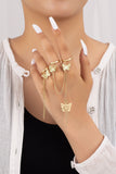 Conjunto de tres anillos con mariposa y cadena.