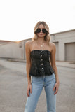 Top mezclilla abotonado strapless