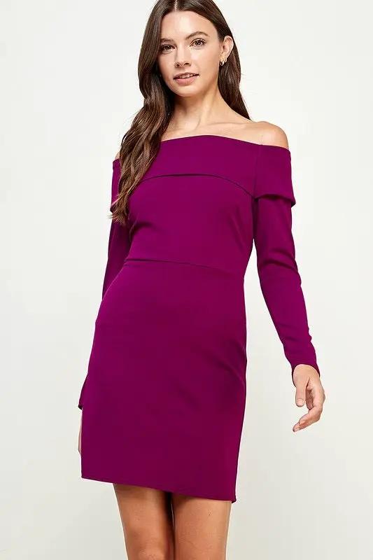 VESTIDO CORTO MORADO VINO HOMBRO CAIDO MANGA LARGA by Yanet Collection