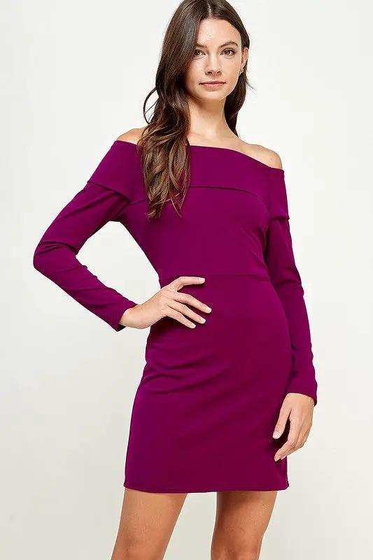 VESTIDO CORTO MORADO VINO HOMBRO CAIDO MANGA LARGA by Yanet Collection