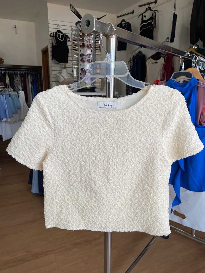 Top Corto Texturizado Crema - Estilo Boutique