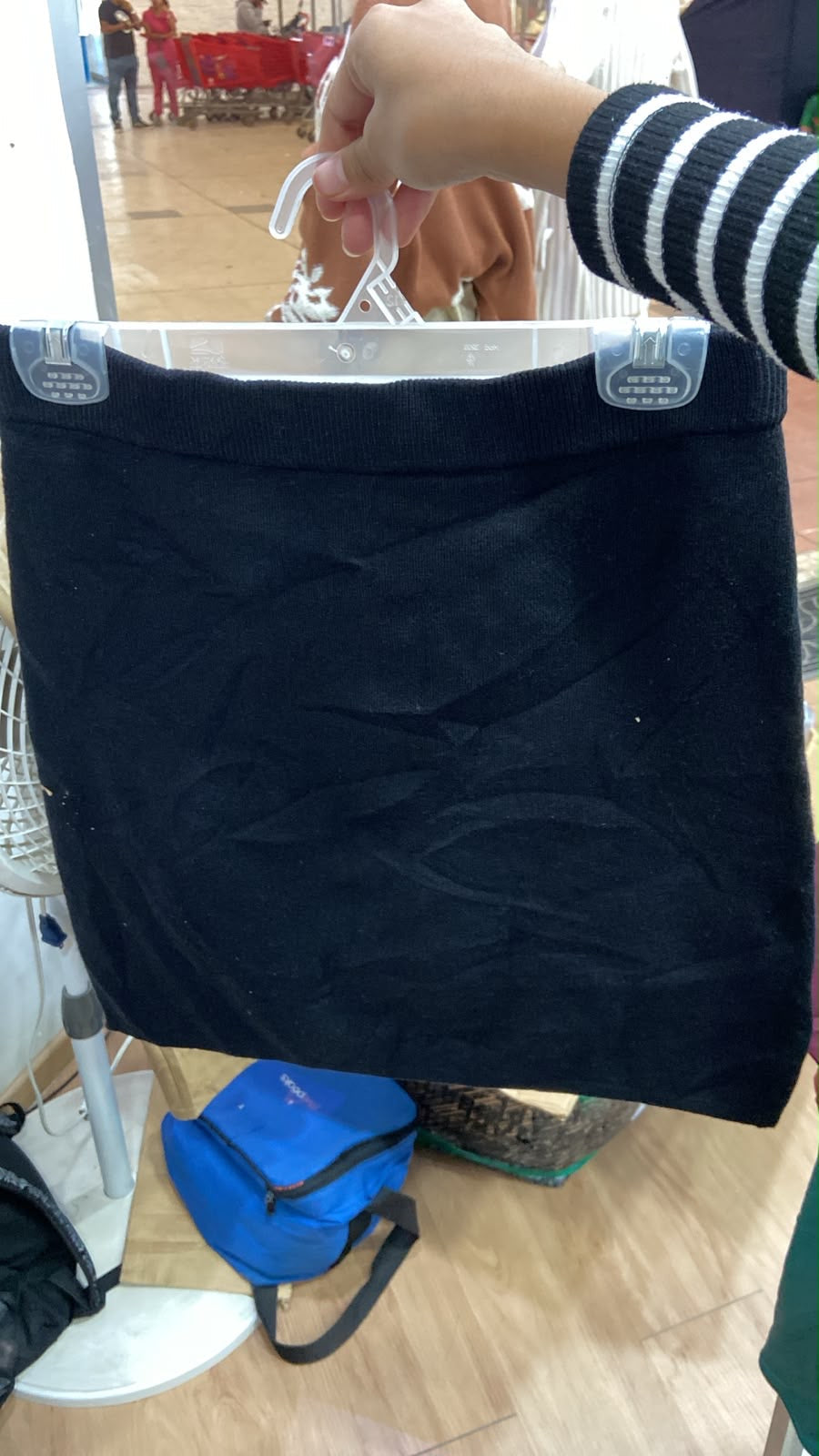 Minifalda Negra Elástica con Cintura Acanalada - Estilo Boutique