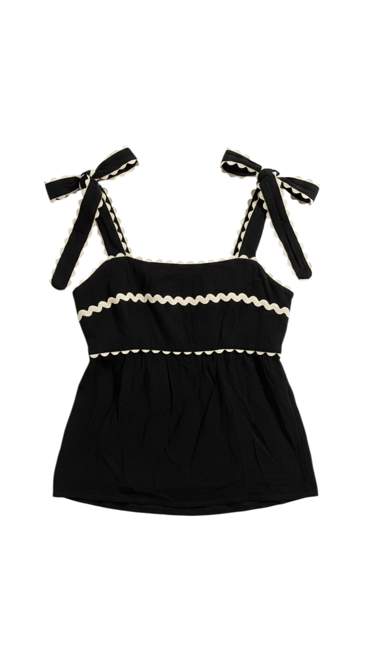Blusa Negra de Tirantes con Detalle de Encaje Escalonado - Estilo Boutique
