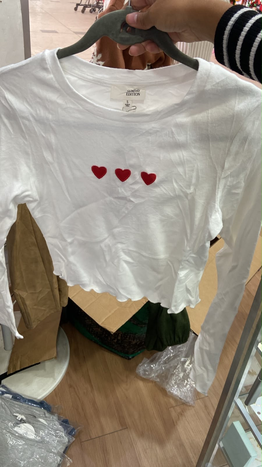 Blusa manga larga blanca con corazones