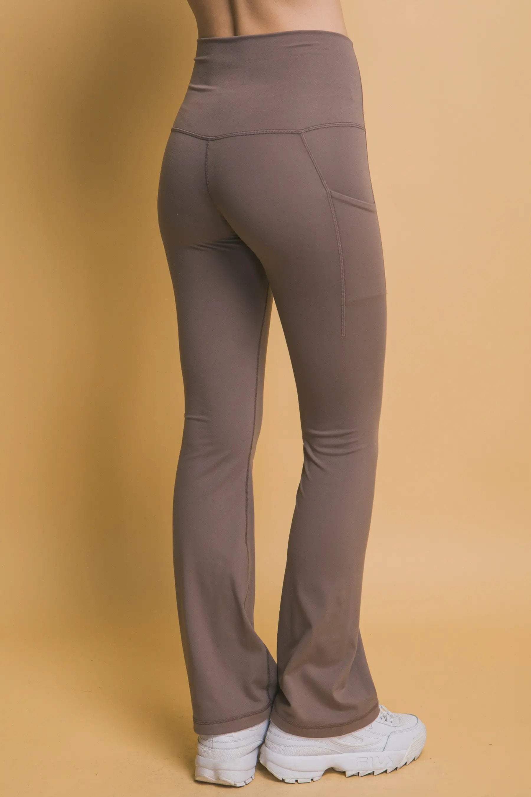 LOVE TREE Leggings Acampanados de Tiro Alto con Bolsillos Laterales - LOVE TREE - Activewear