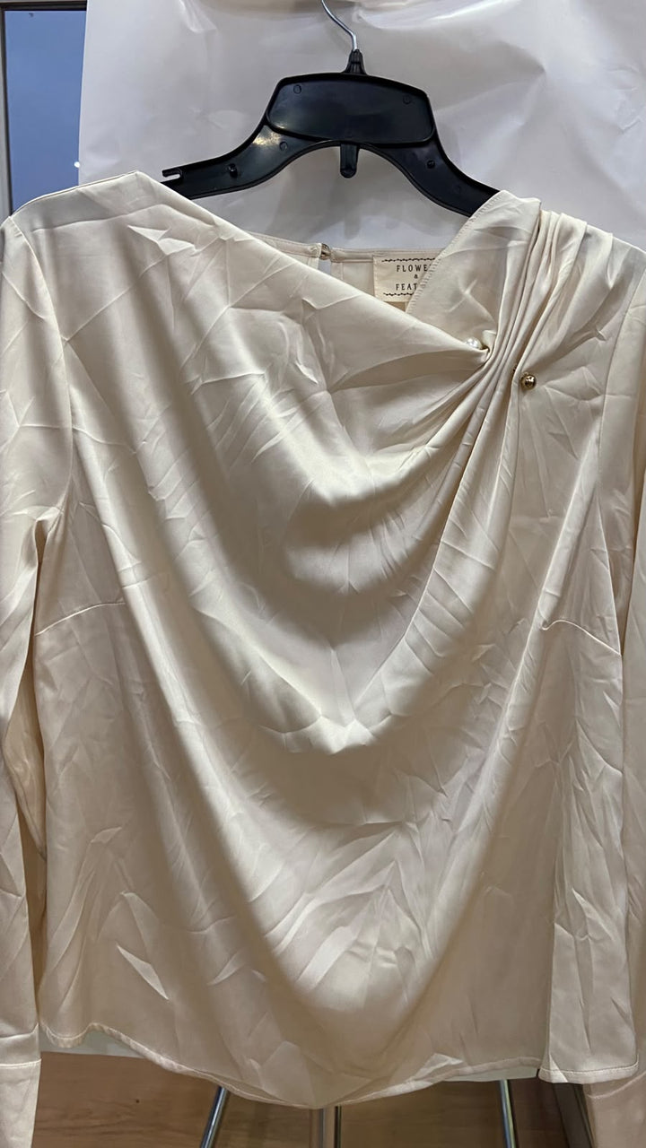Blusa Drapeada Crema con Detalles Dorados - Elegancia Boutique