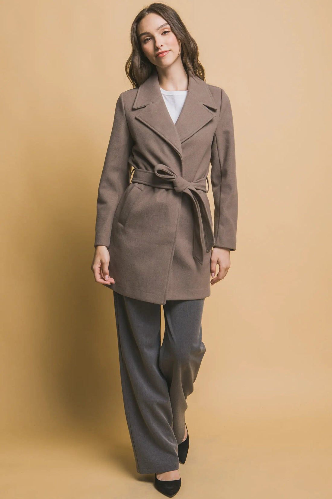 Abrigo Trench Largo Con Solapa Y Cinturón Poliéster Premium Colección Luxe Edición Limitada by Yanet Collection