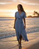 Vestido asimétrico de gasa azul con escote en V y manga corta – Elegante y fluido Hf25a179