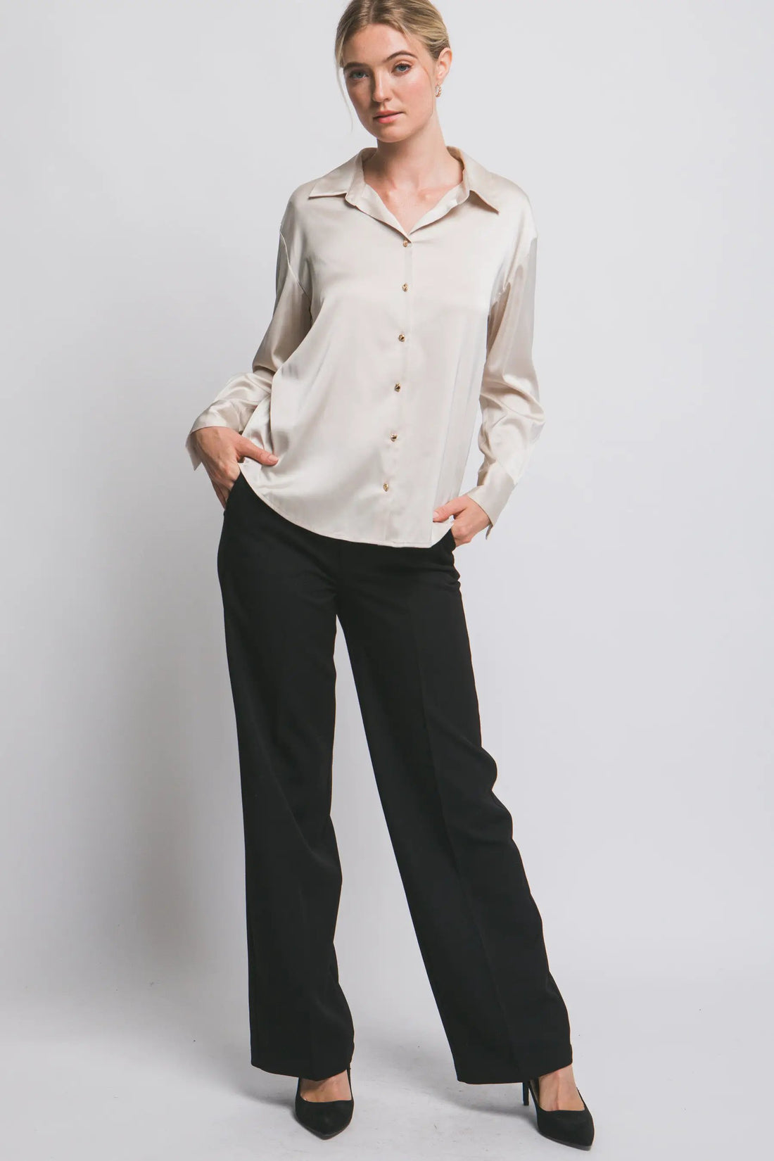 Blusa de Dama Satinada Manga Larga Cuello Clásico Estilo Champagne by LOVE TREE